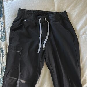 Women’s FIGS black jogger scrub pants